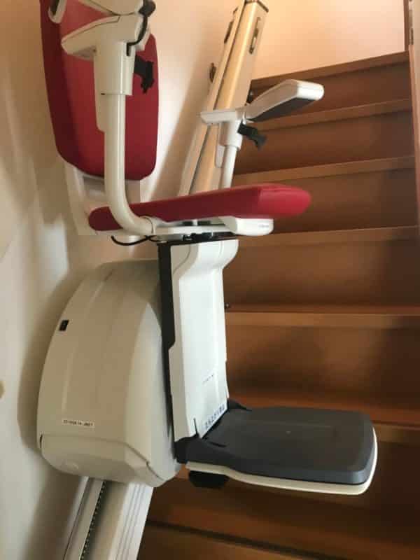 階段昇降機　直線タイプ