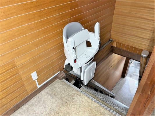 いす式階段昇降機、ステアリフト、階段、福祉用具