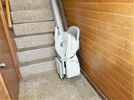 いす式階段昇降機、ステアリフト、階段、福祉用具
