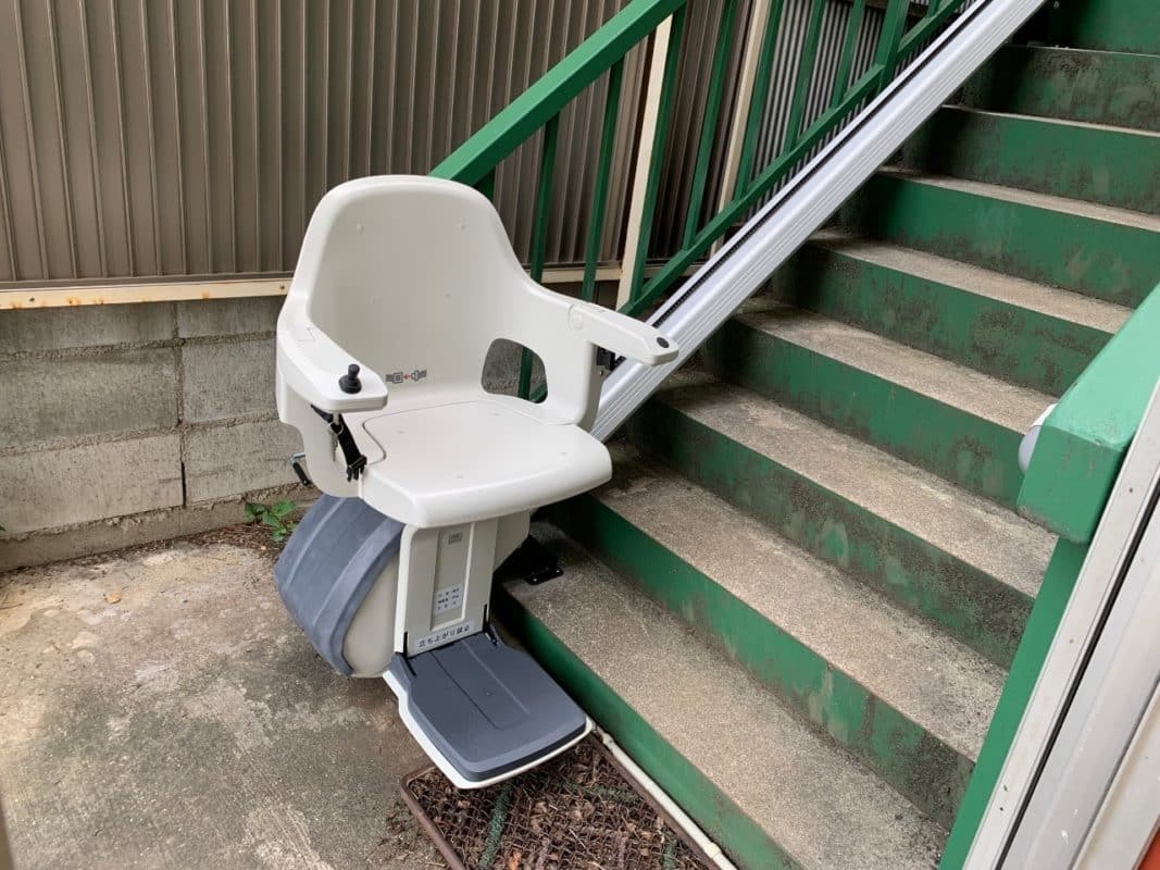 階段昇降機　屋外用　レバントアウトドア