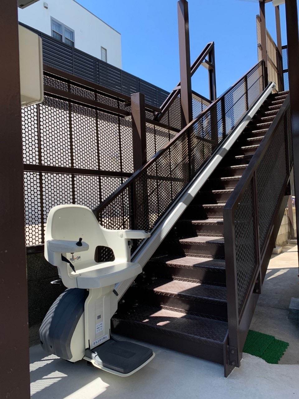 階段昇降機 レバントアウトドア