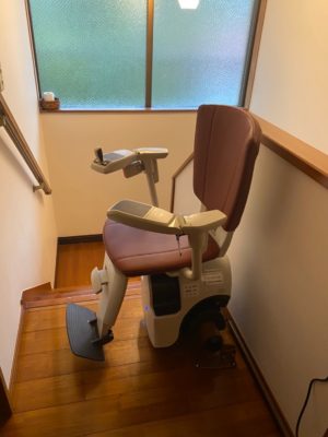 階段昇降機（階段リフト）上階