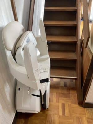 階段昇降機　上階手動回転タイプ