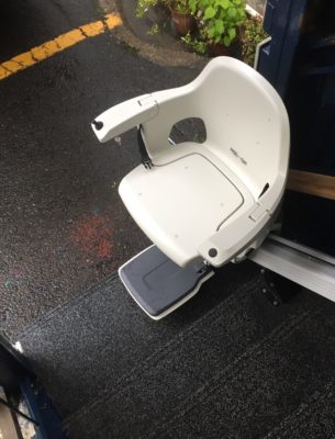 いす式階段昇降機、階段リフト、階段、屋外階段、福祉用具