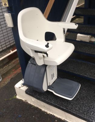 いす式階段昇降機、階段リフト、階段、屋外階段、福祉用具