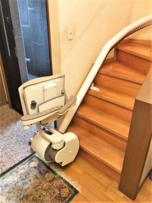 いす式階段昇降機、L字階段、曲がり階段、自宅用福祉用具
