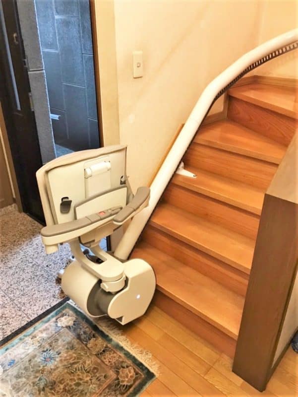 いす式階段昇降機、L字階段、曲がり階段、自宅用福祉用具