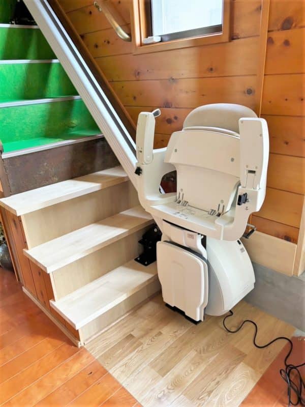 階段昇降機、階段リフト、福祉用具