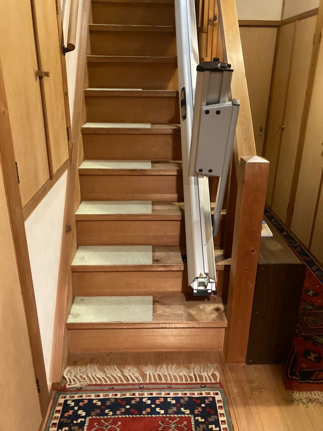 階段昇降機　折畳レール　屋内直線階段