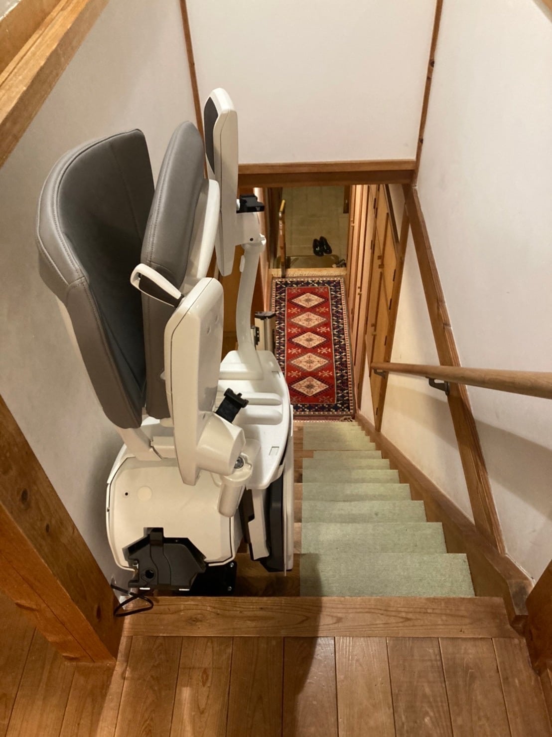 階段昇降機　折畳レール　屋内直線階段