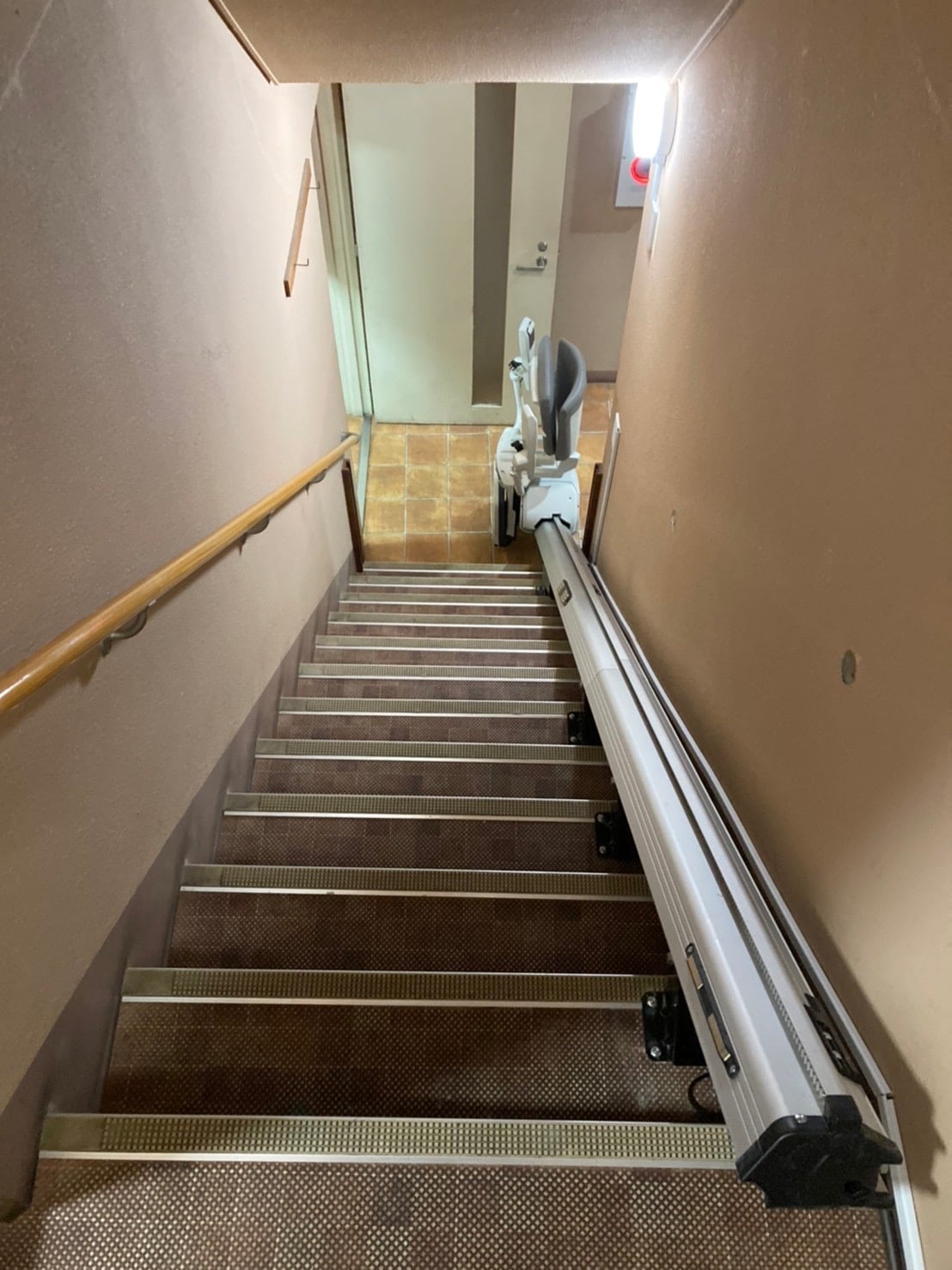 階段昇降機　折畳レール　屋内直線型