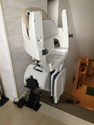 階段昇降機（上階）