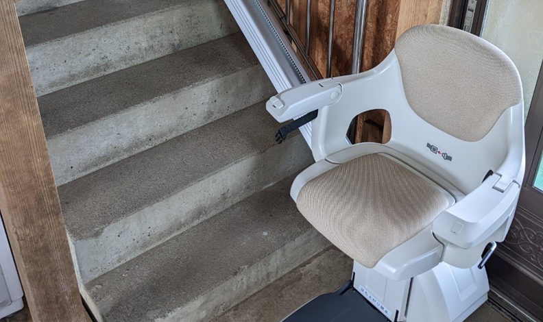 知内町 階段昇降機 設置