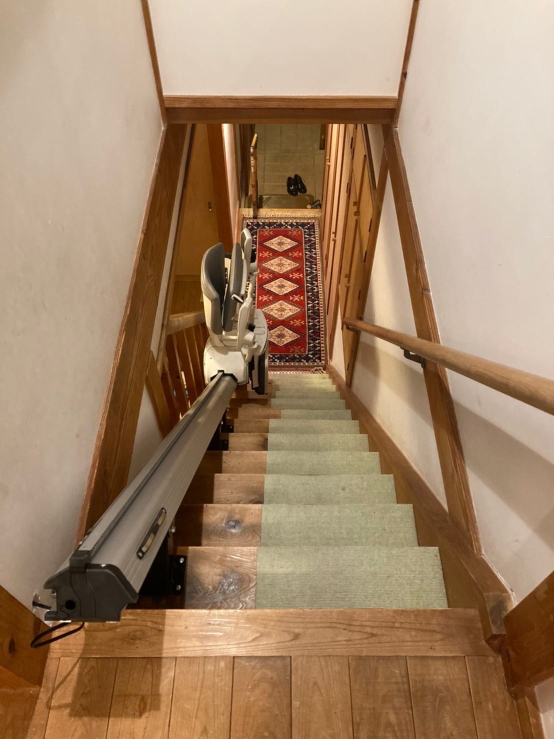 階段昇降機　折畳レール　屋内直線階段