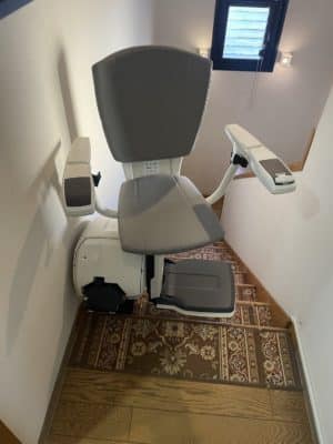 階段昇降機　上階自動回転　ジョイス