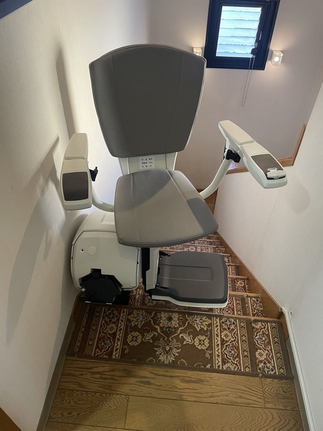 階段昇降機　上階自動回転　ジョイス