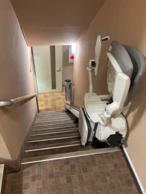 階段昇降機　折畳レール　屋内直線型