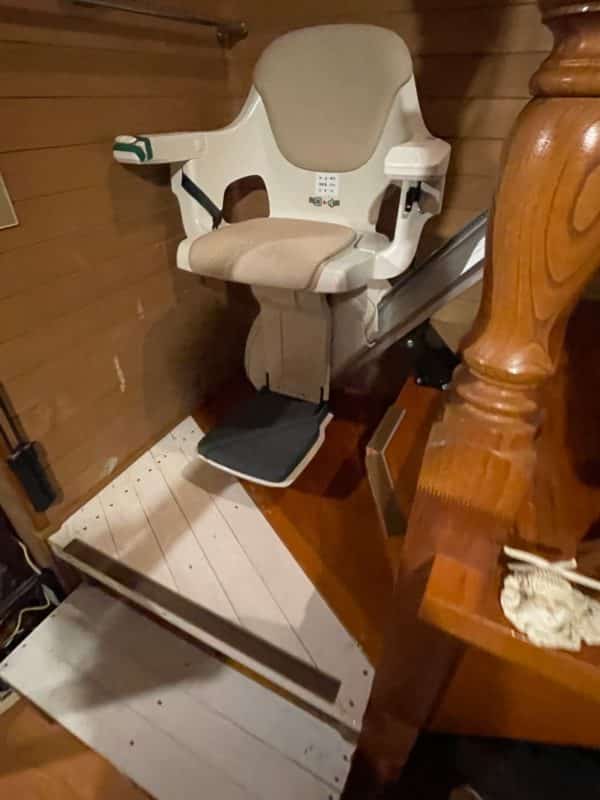 階段昇降機　直線型　レバント