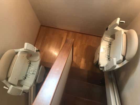 階段昇降機　上階手動回転　レバント　2台