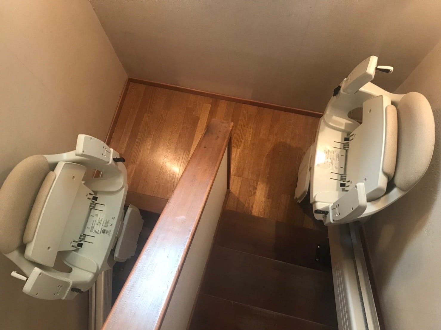 階段昇降機　上階手動回転　レバント　2台