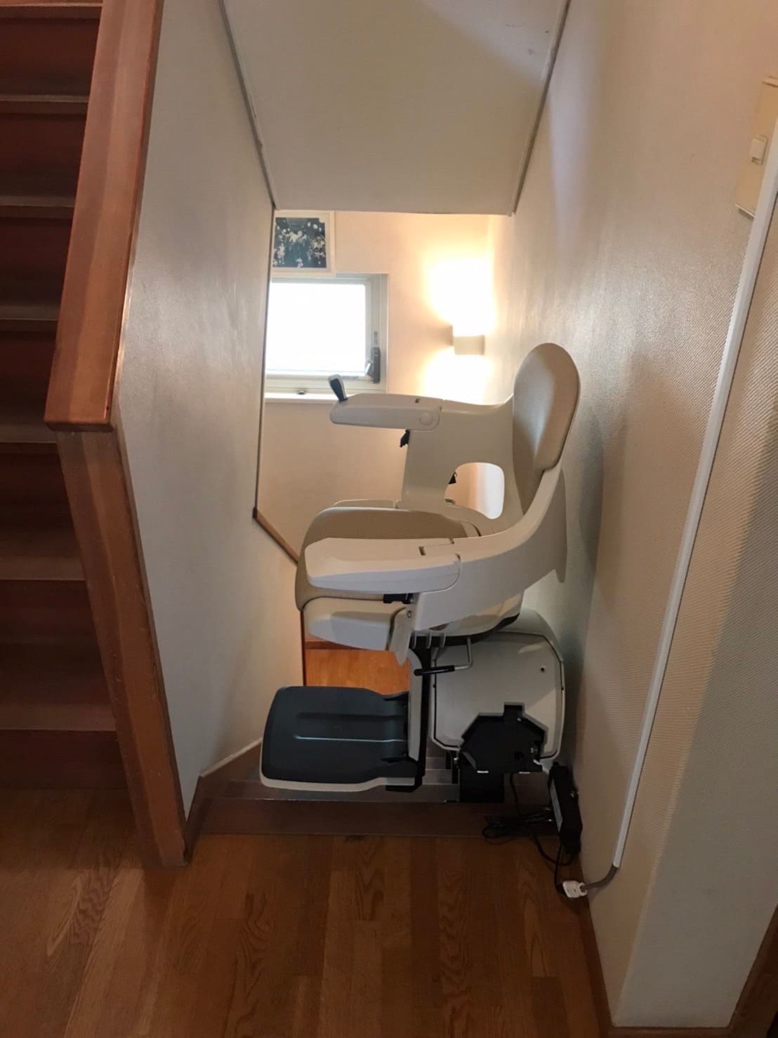 階段昇降機　上階手動回転　レバント