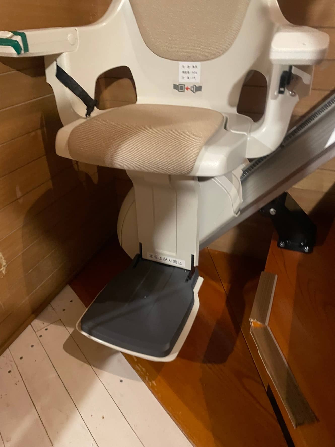 階段昇降機　直線型　レバント