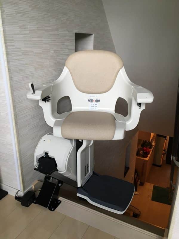 階段昇降機（上階）