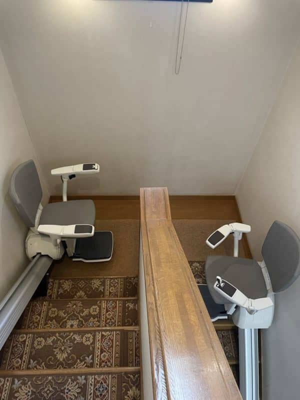 階段昇降機　上階自動回転　ジョイス