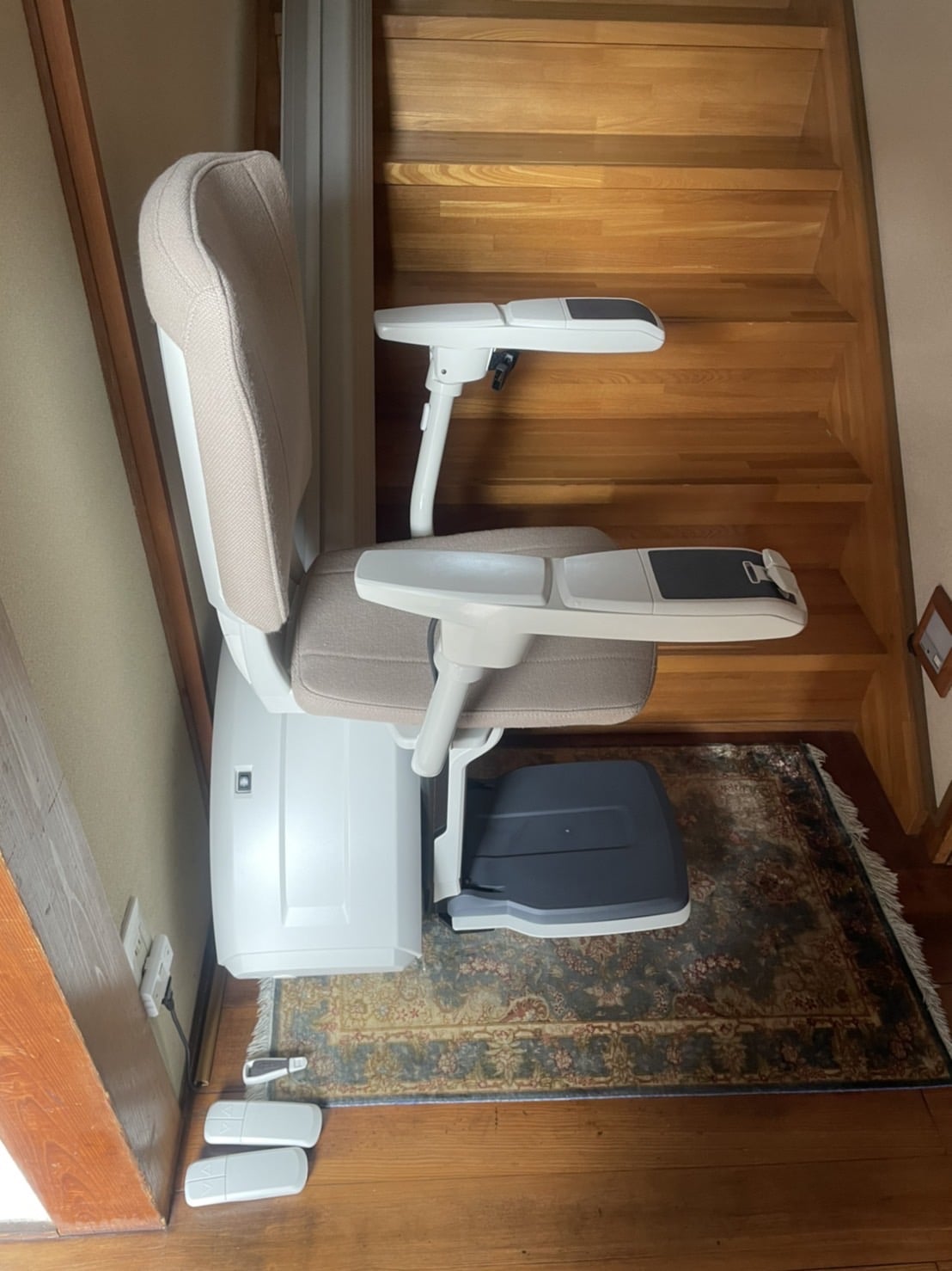 階段昇降機　屋内用　ジョイス