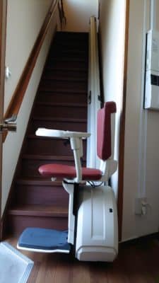 階段昇降機（下階）