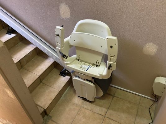 階段昇降機 レバントアウトドア