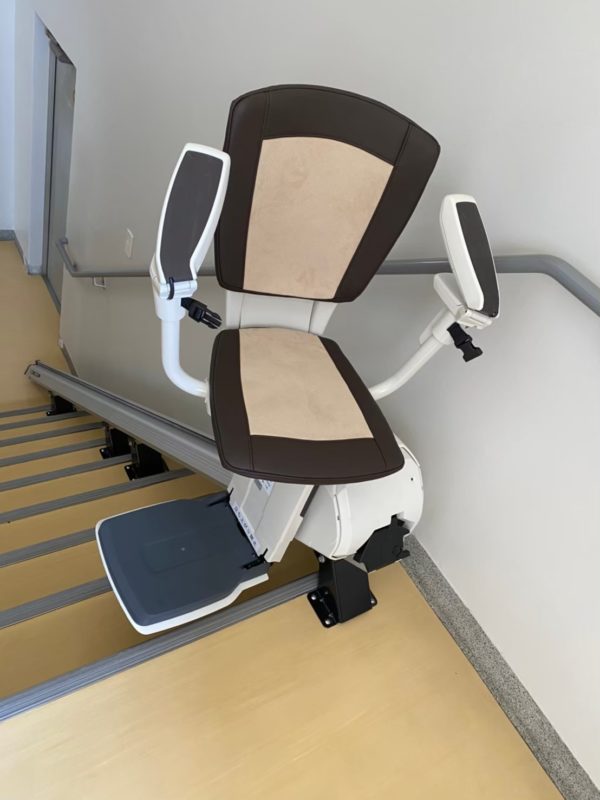 階段昇降機　屋内　ジョイス