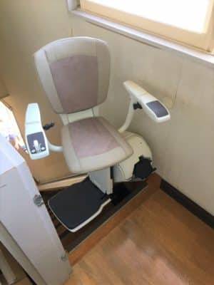 いす式階段昇降機、階段リフト、階段、福祉用具、自動回転