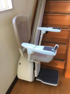 いす式階段昇降機、階段リフト、階段、福祉用具、自動回転